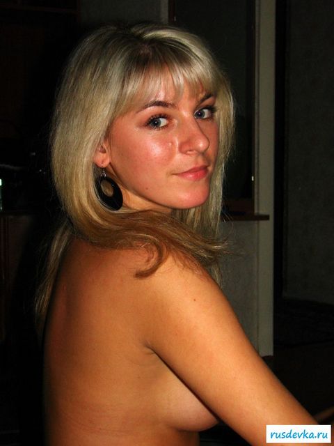 Личные фото русской сучки со свелыми волосами дома